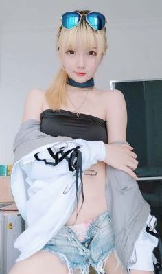 护士趴下光屁股翘臀被打的_BD英语免费电视剧
