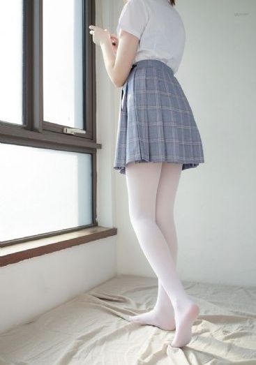 动漫美女隐私打扑克视频_720在线观看电视